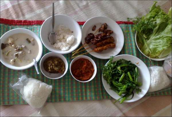 Dtom Kha Gai, Khao Soi, Khao Neeyow, Prik Ong, Prik Bon, Grilled Chicken, Various Vegetables